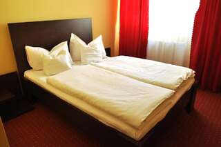 Отель Hotel Cardinal Сату-Маре Двухместный номер с 1 кроватью-1