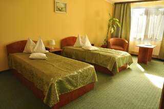 Отель Hotel Cardinal Сату-Маре Двухместный номер с 2 отдельными кроватями-3