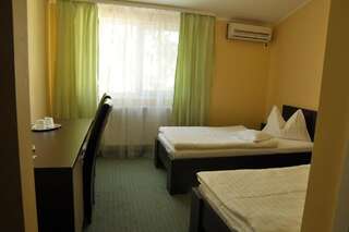 Отель Hotel Cardinal Сату-Маре Двухместный номер с 2 отдельными кроватями-4